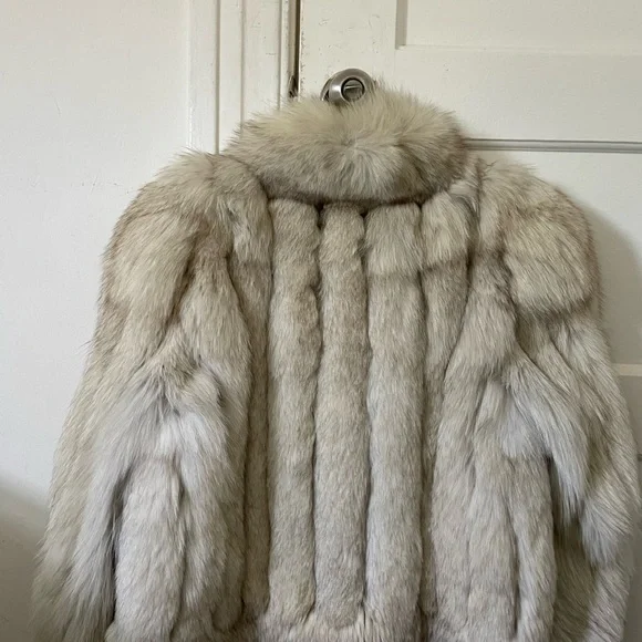 Vintage Cream Arctic Fox Fur Jacket with Quarter Length Sleeves and High Collar